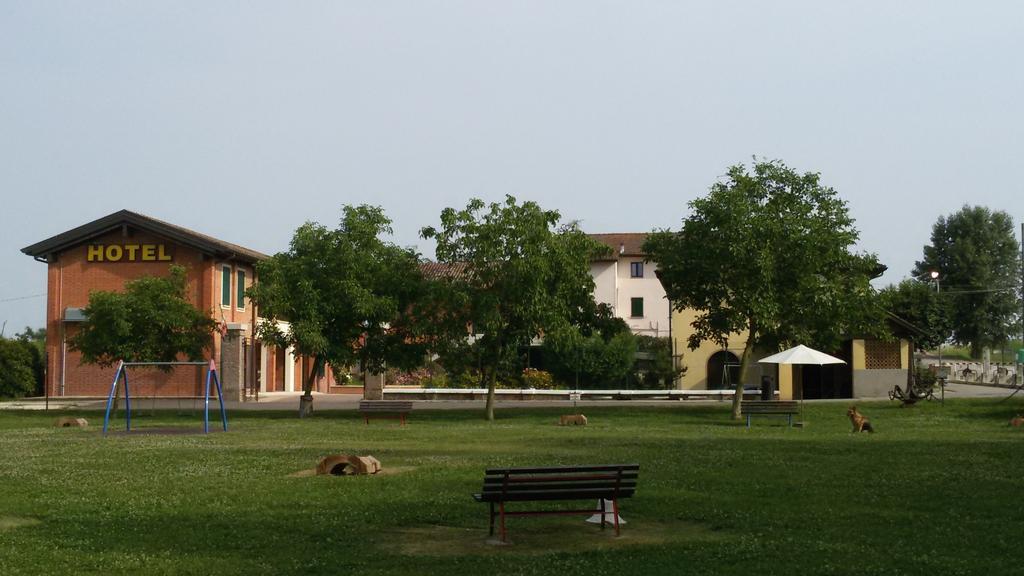 Albergo Del Po Viadana Exterior photo